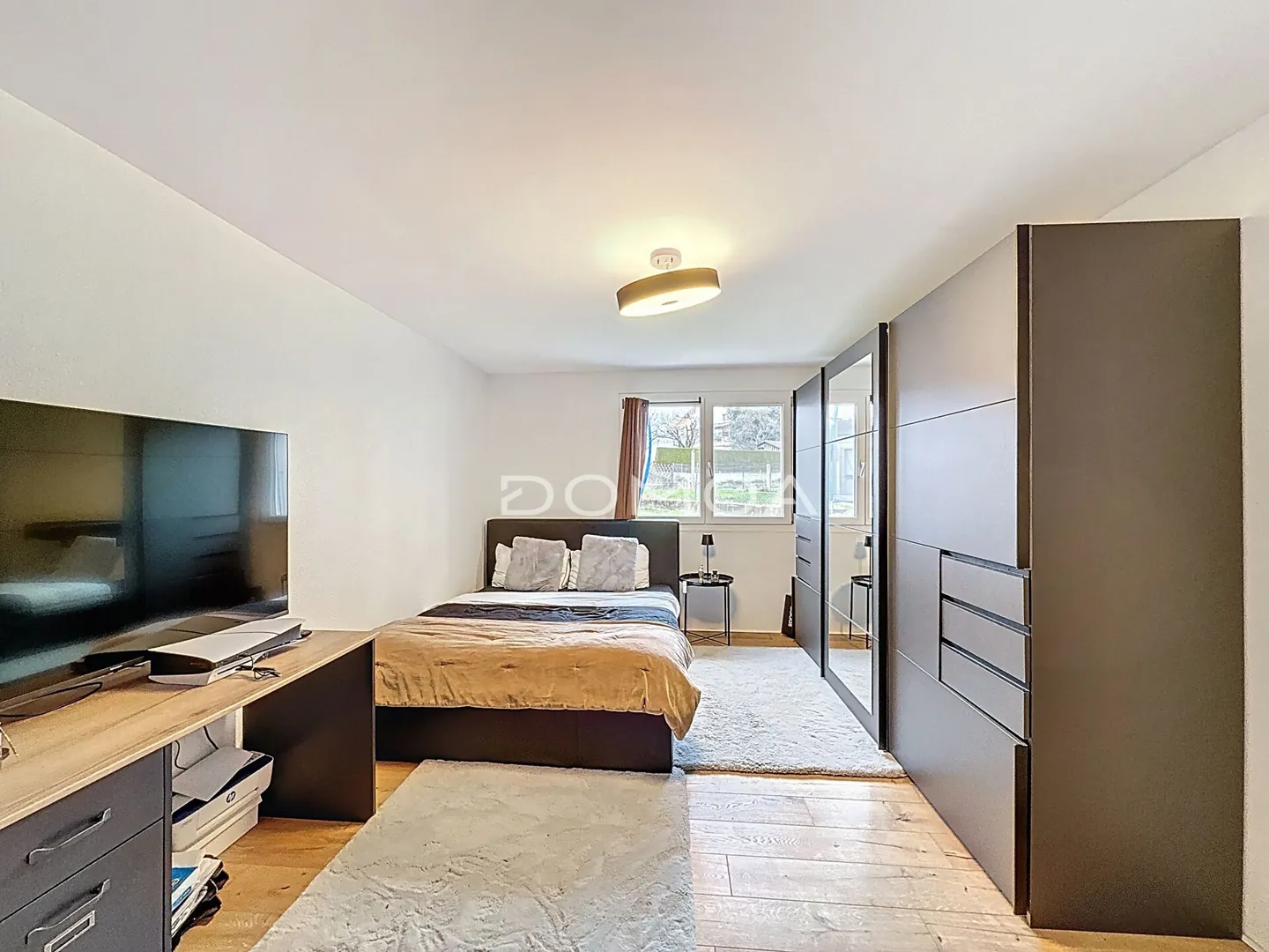 Geräumige Familienvilla mit großem Garten und 4 Zimmern - Foto 7 von 11