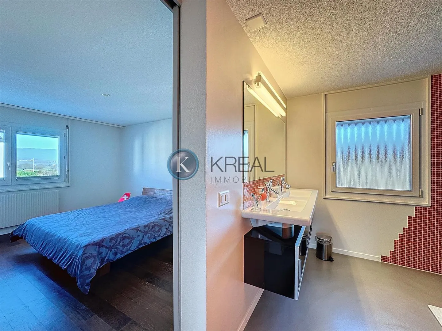 Magnifique duplex de 5,5 pièces rénové avec goût : Espace et lumière garantis ! - Photo 4 sur 9