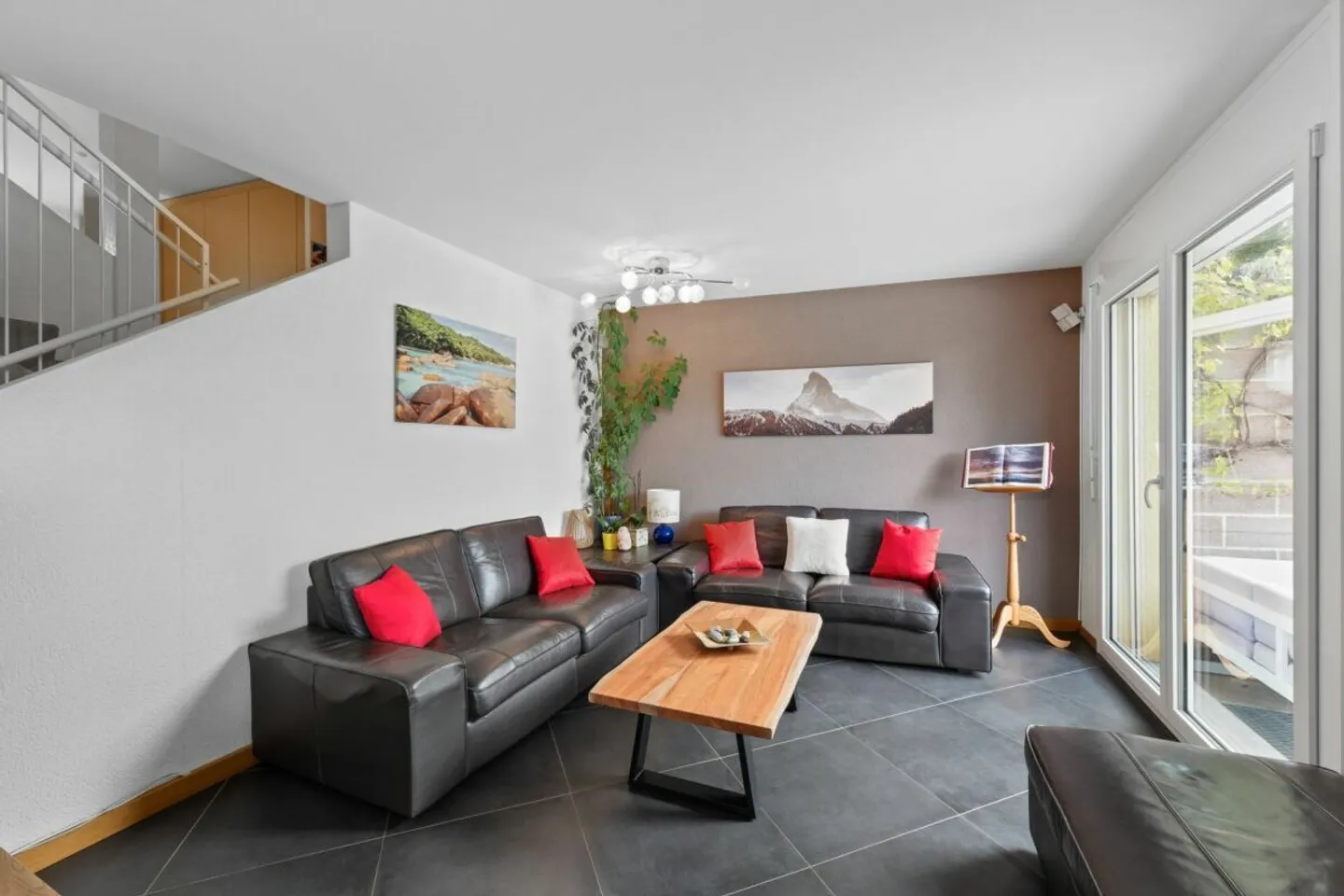 Villa di architetto con 7,5 stanze, piscina e jacuzzi a 5 minuti da Payerne - Foto 3 di 14