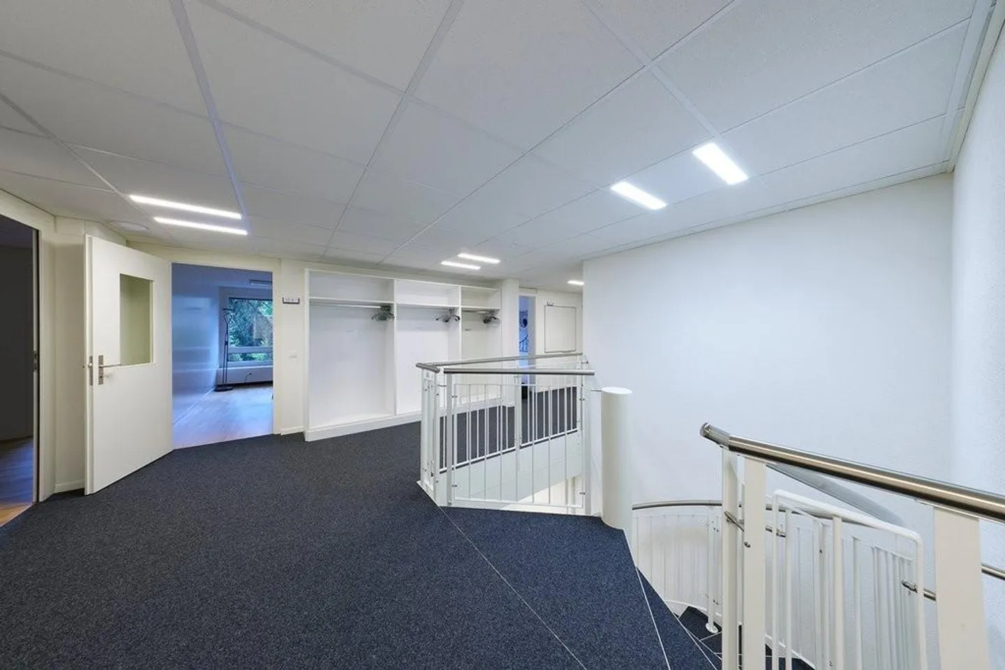 Office space for rent! - Photo 7 of 8
