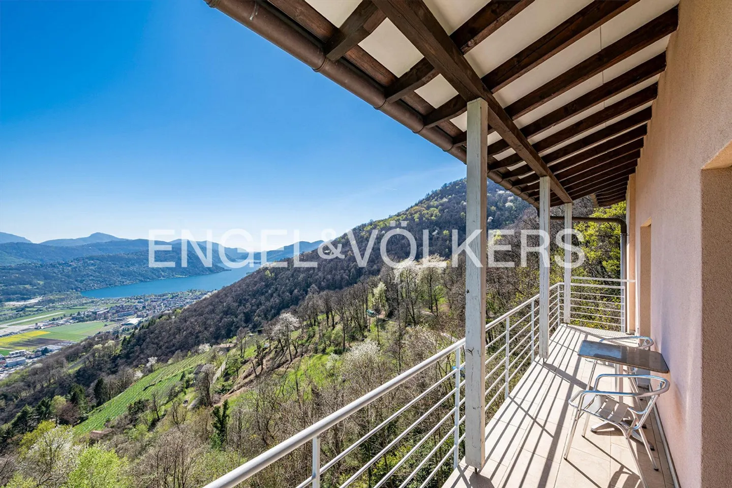 Charmantes Haus mit Seeblick - Foto 1 von 13