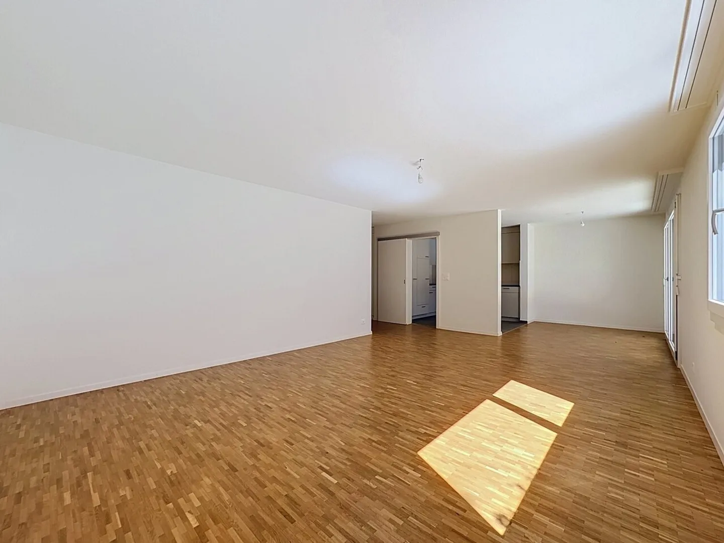 3.5 room renovated apartment with balcony - Schoenberg, Fribourg - Photo 3 of 12
