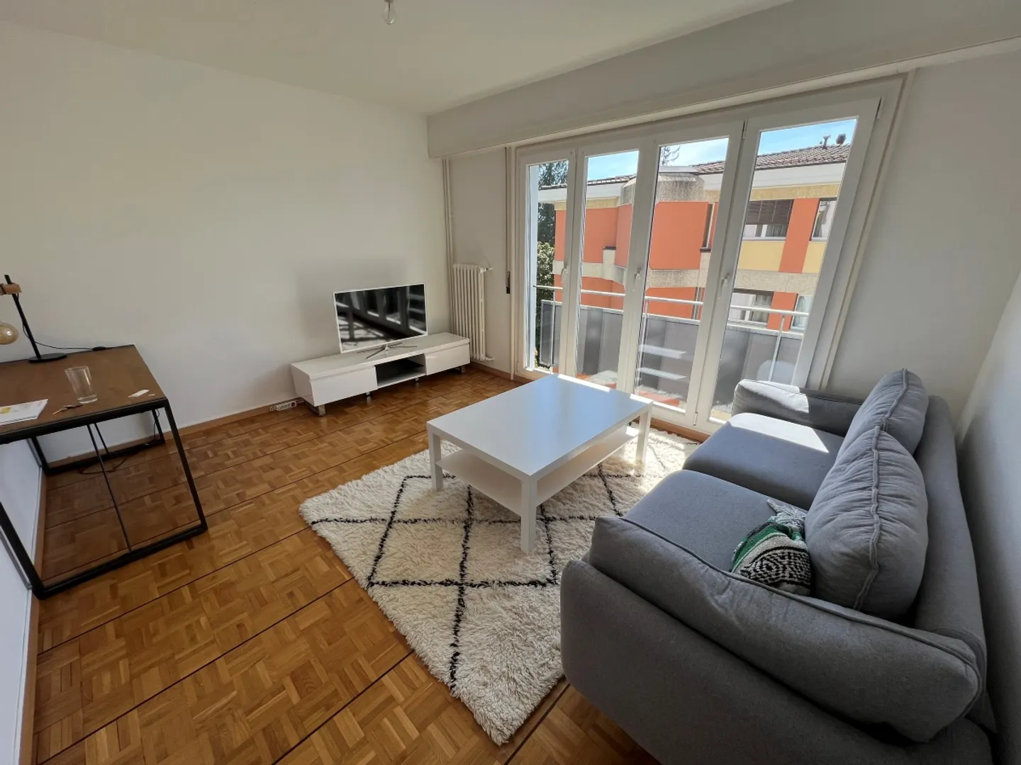 Bright Apartment Near CHUV - Photo 4 of 11