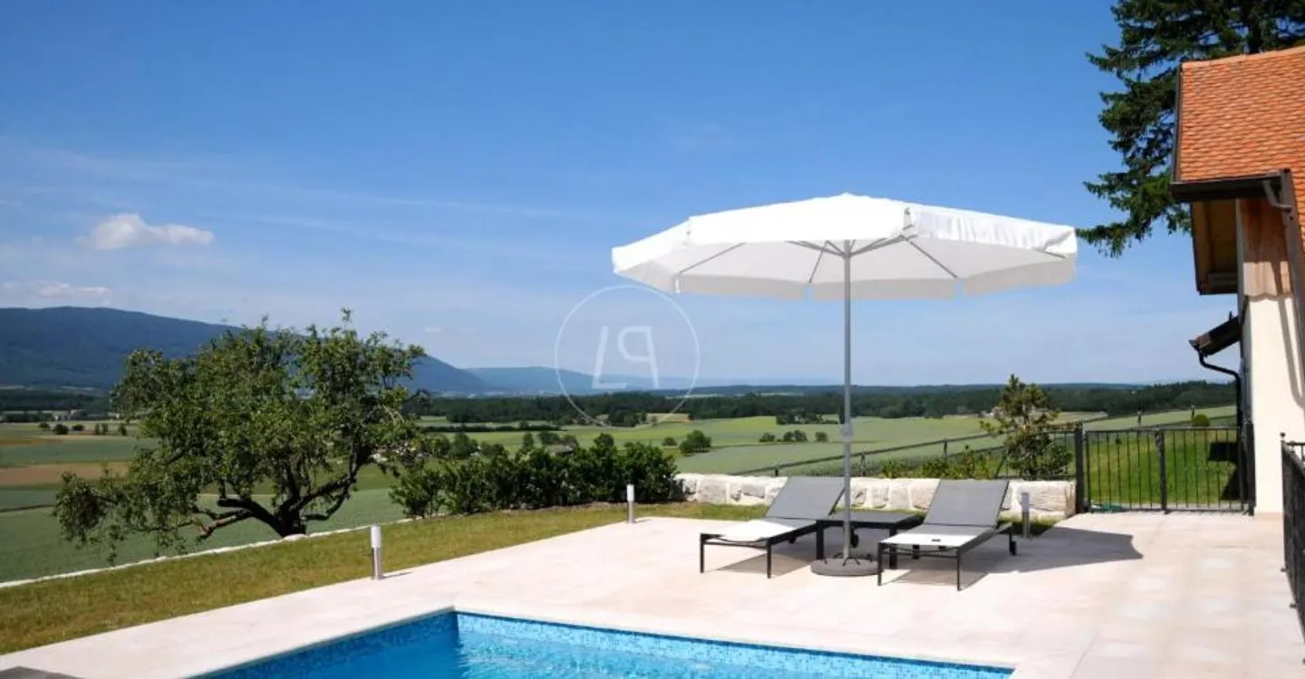 Elegant renovated farmhouse with pool, close to Rolle - Photo 6 of 13