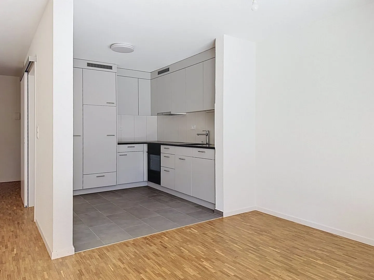 3.5 room renovated apartment with balcony - Schoenberg, Fribourg - Photo 5 of 12