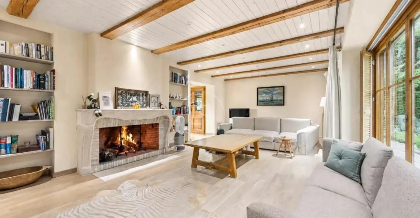 Elegant renovated farmhouse with pool, close to Rolle - Photo 10 of 13