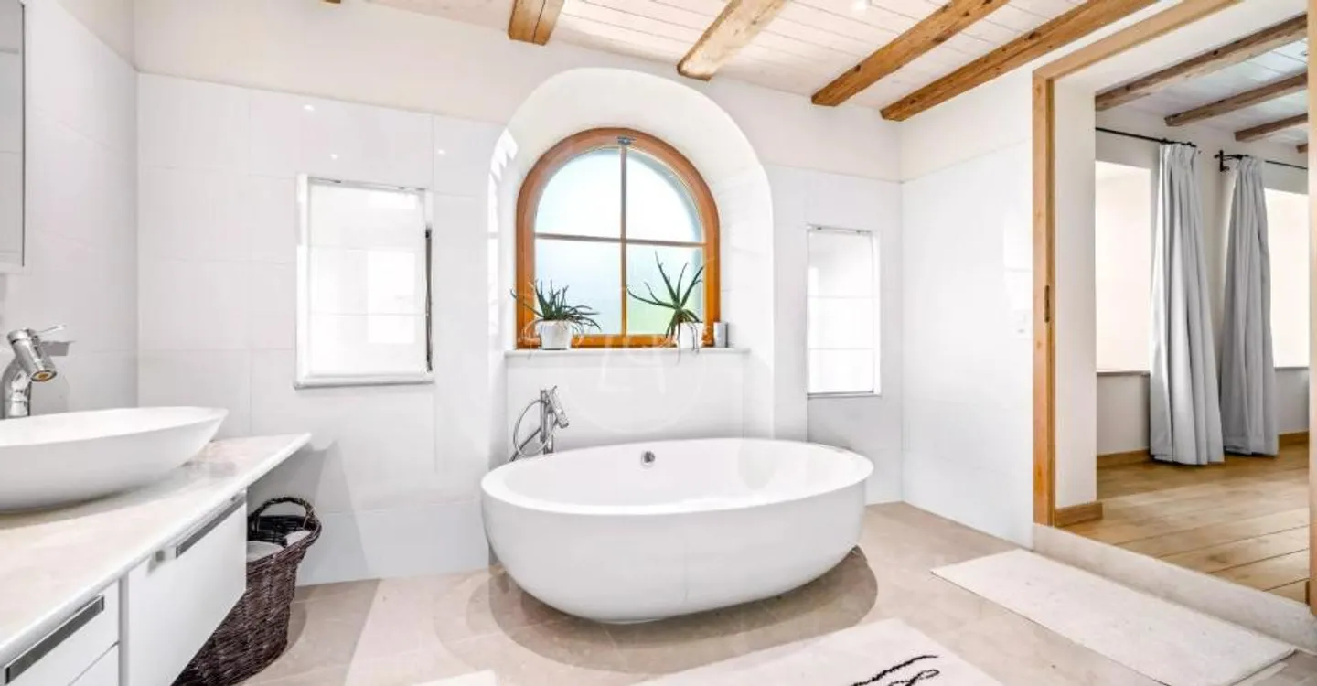 Elegant renovated farmhouse with pool, close to Rolle - Photo 12 of 13