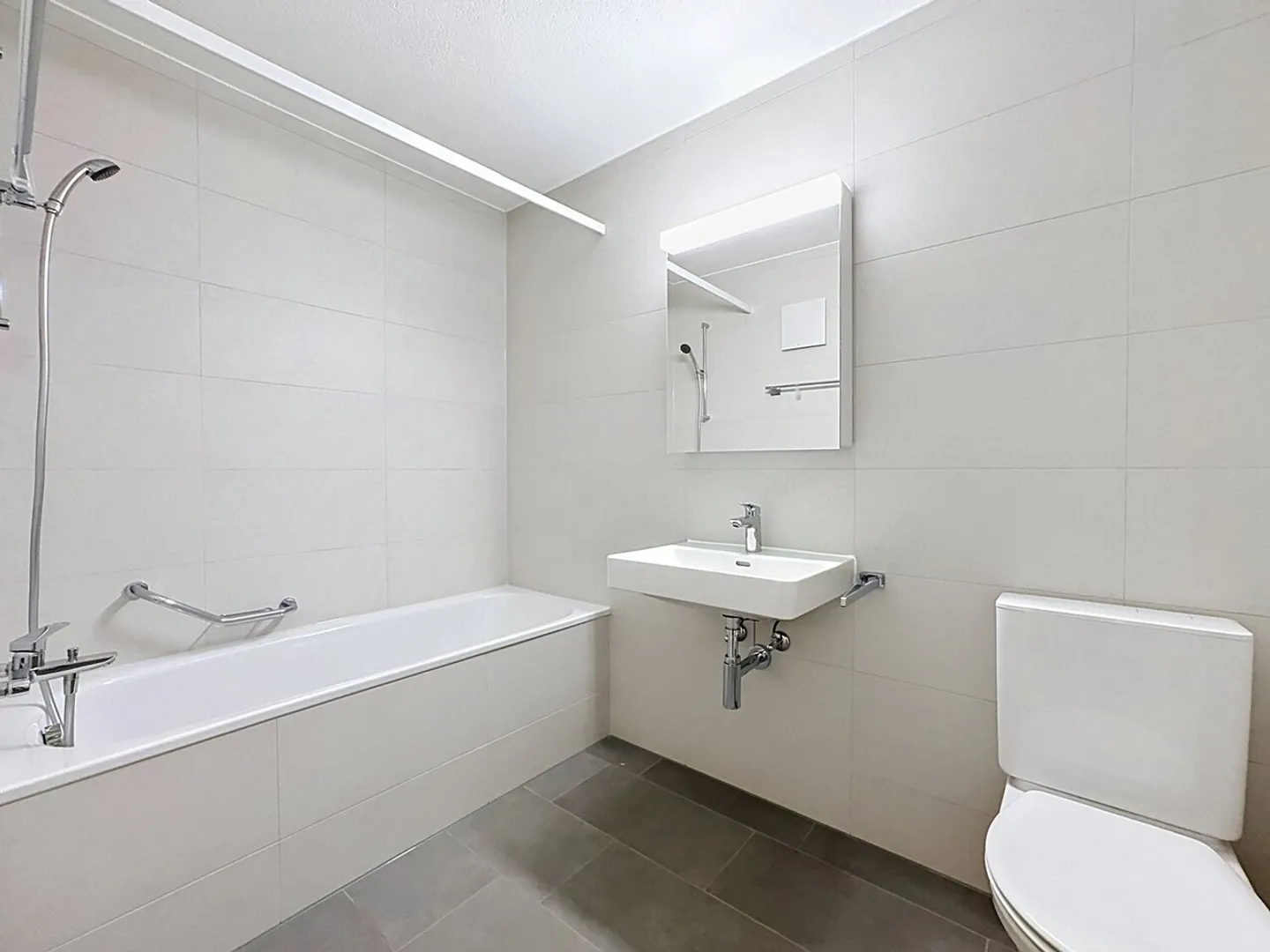 3.5 room renovated apartment with balcony - Schoenberg, Fribourg - Photo 10 of 12