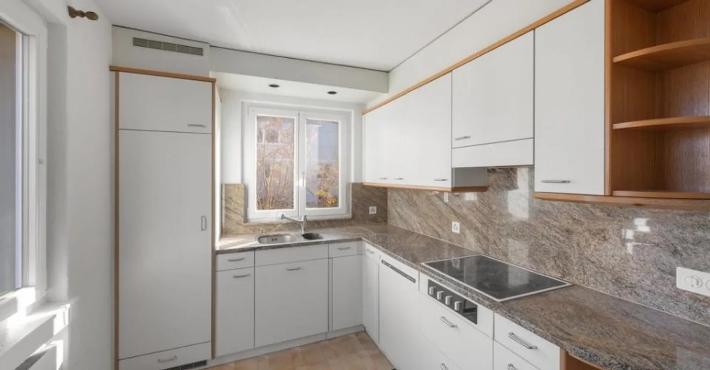 Casa unifamiliare con 3 livelli abitativi: ideale per studenti (termine limitato) - Foto 3 di 10