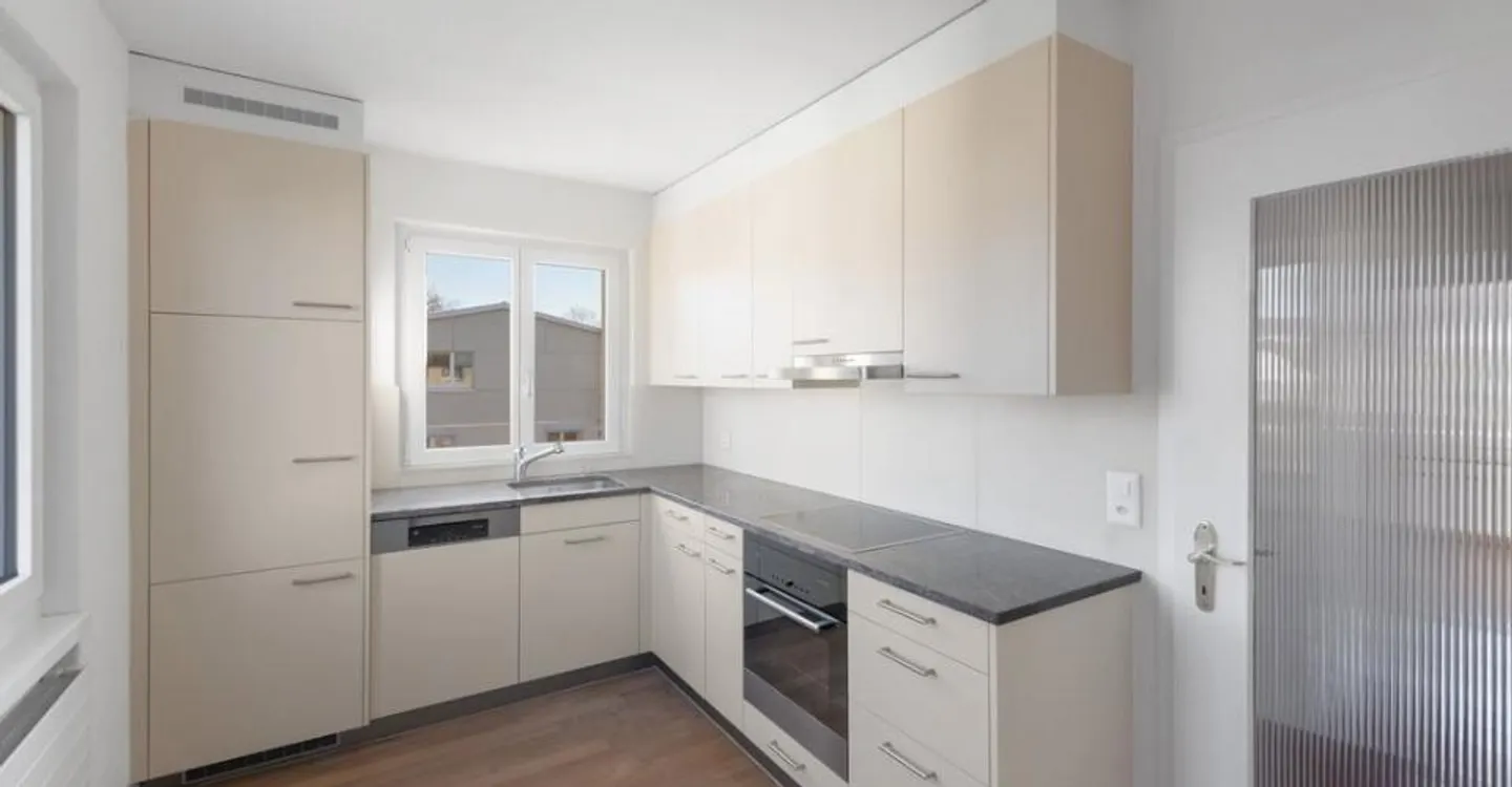Casa unifamiliare con 3 livelli abitativi: ideale per studenti (termine limitato) - Foto 4 di 10