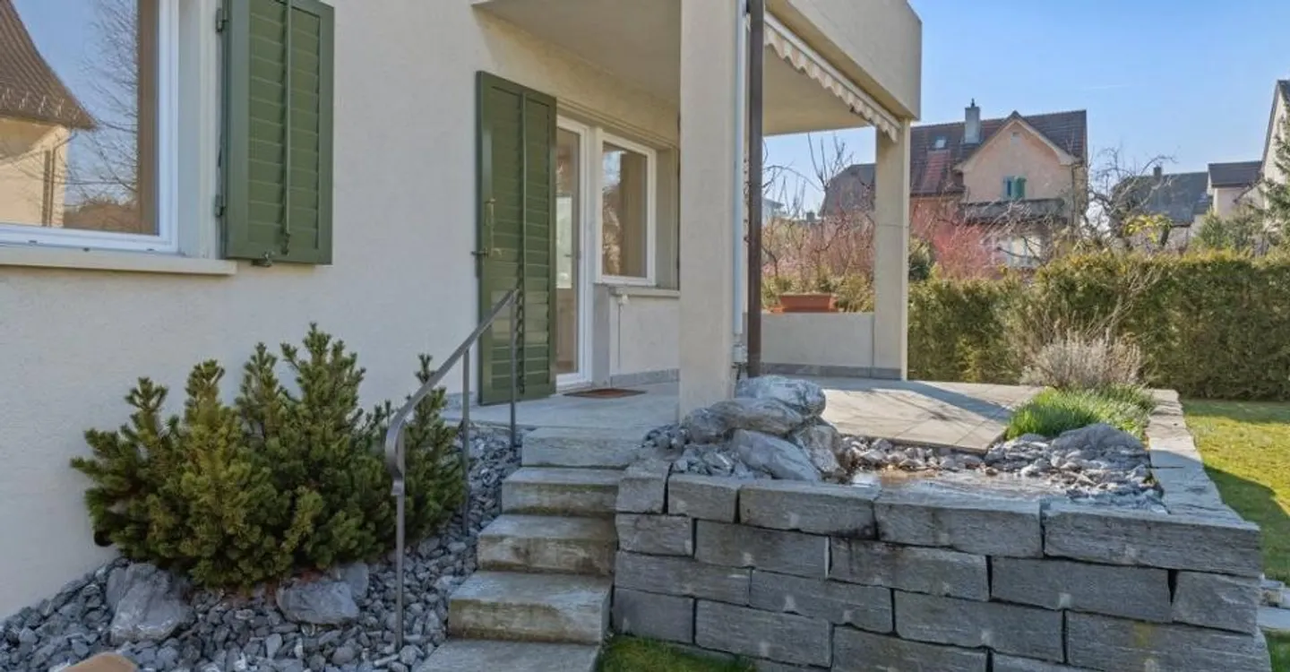 Casa unifamiliare con 3 livelli abitativi: ideale per studenti (termine limitato) - Foto 2 di 10
