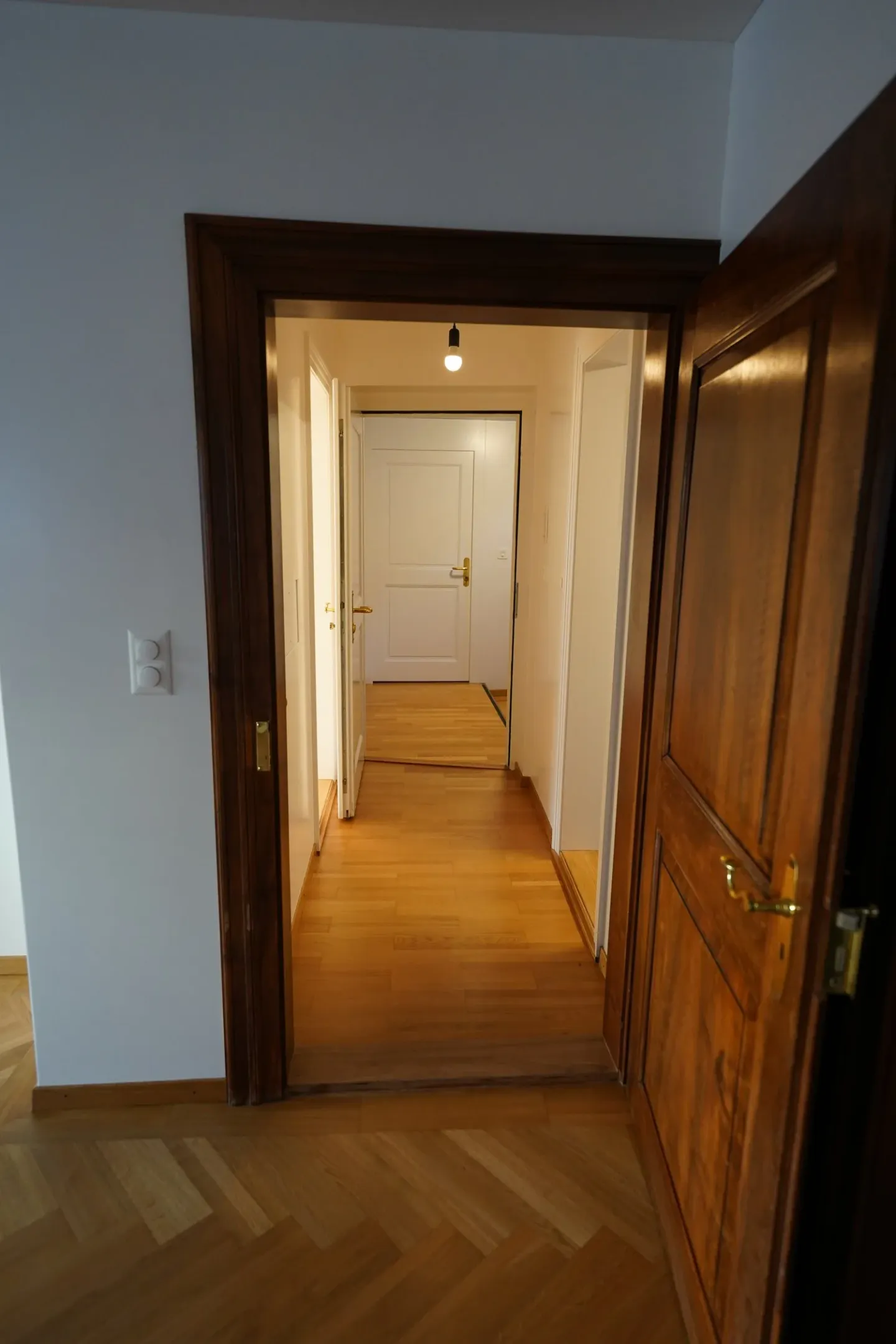 Charmante 3-Zimmer-Wohnung mit Balkon in der Zürcher Altstadt - Foto 6 von 13