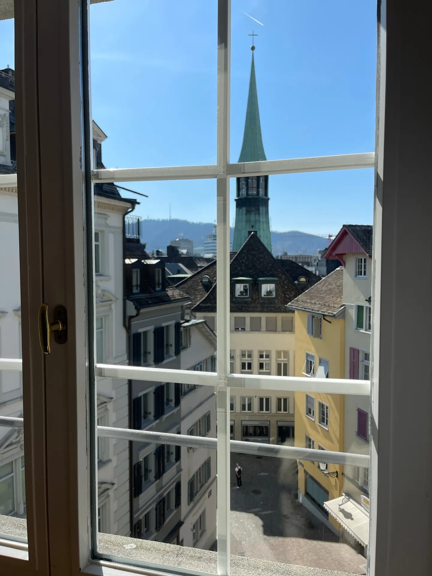 Charmante 3-Zimmer-Wohnung mit Balkon in der Zürcher Altstadt - Foto 3 von 13