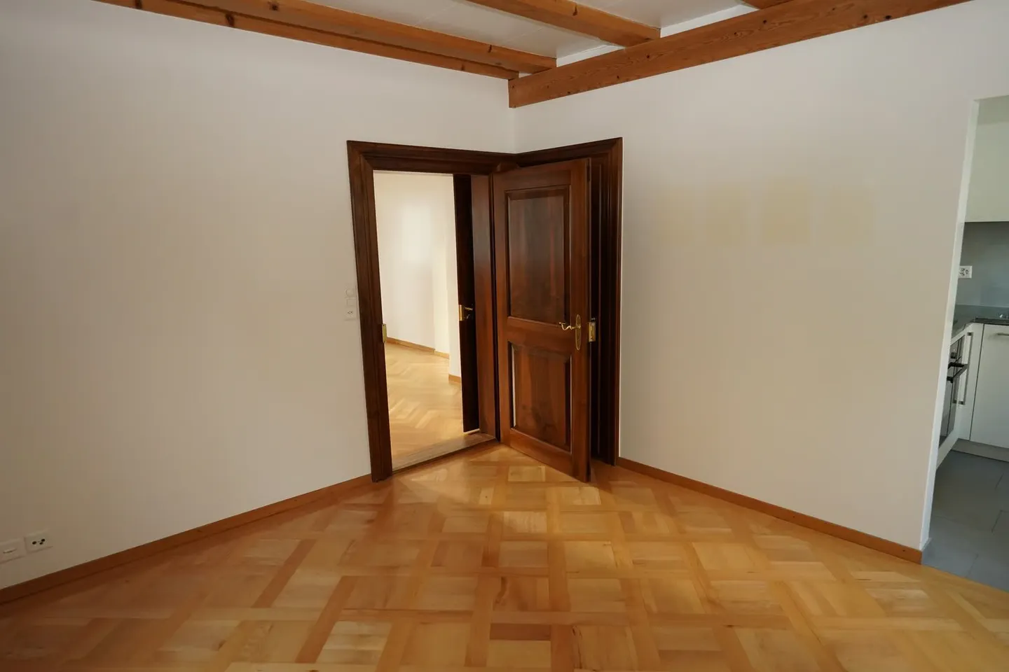 Charmante 3-Zimmer-Wohnung mit Balkon in der Zürcher Altstadt - Foto 7 von 13
