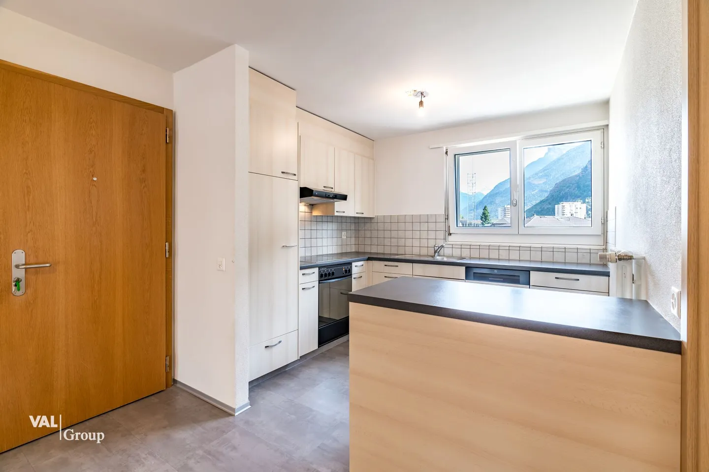 Charming 4.5-room apartment near the train station in Visp - from November 1, 2025 - Photo 3 of 16