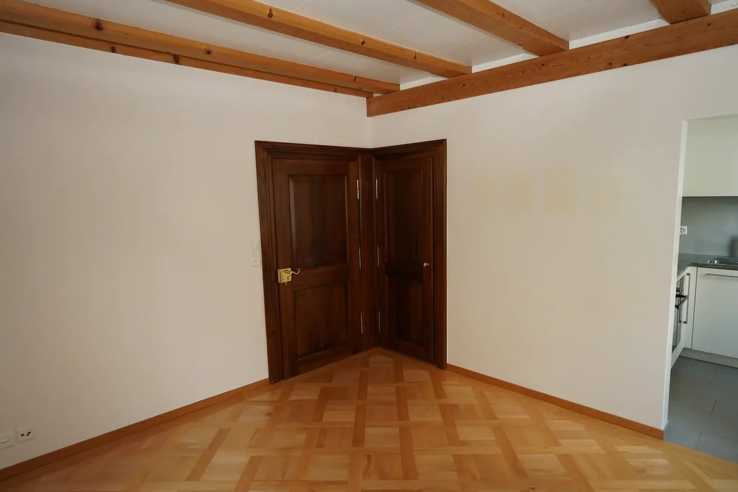 Charmante 3-Zimmer-Wohnung mit Balkon in der Zürcher Altstadt - Foto 8 von 13