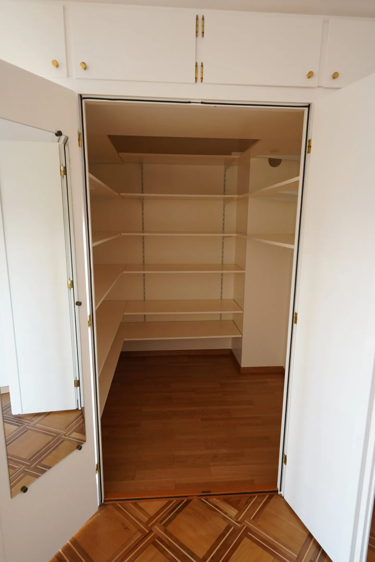 Charmante 3-Zimmer-Wohnung mit Balkon in der Zürcher Altstadt - Foto 9 von 13
