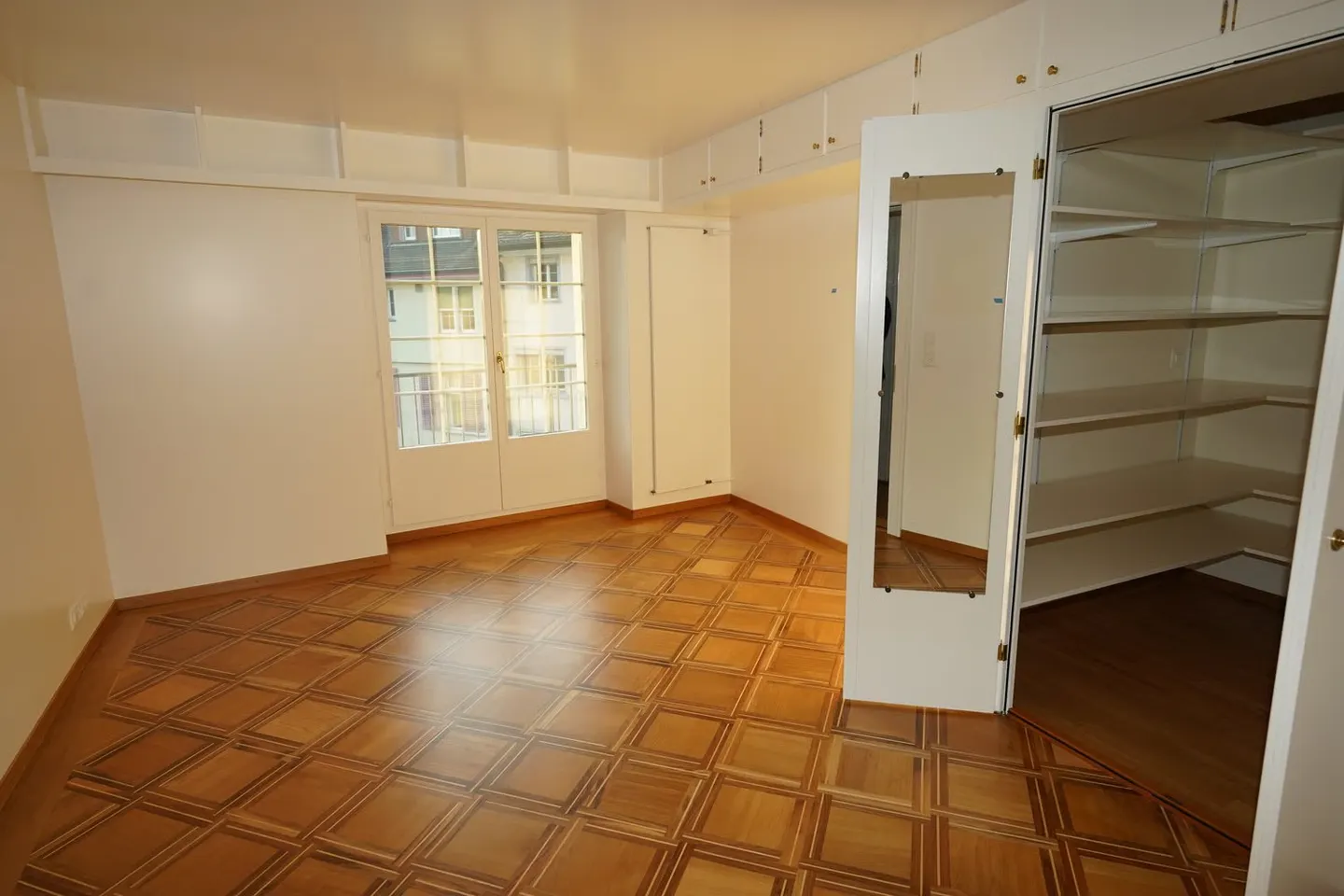 Charmante 3-Zimmer-Wohnung mit Balkon in der Zürcher Altstadt - Foto 10 von 13