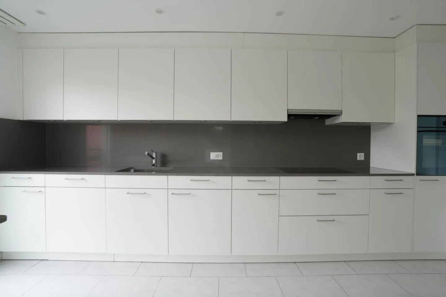 Appartement lumineux et moderne de 5,5 pièces avec cheminée et grand balcon - Photo 3 sur 13
