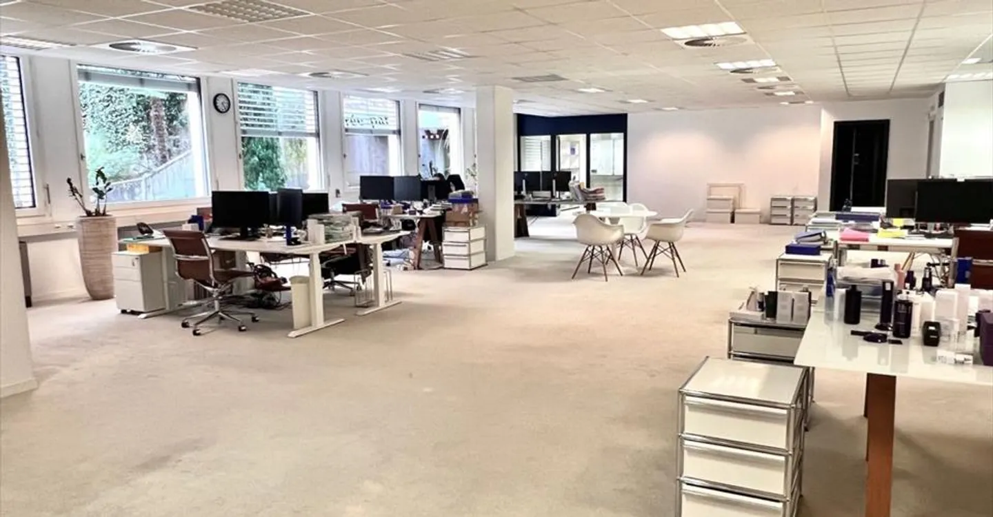 Office space for rent - Photo 1 of 7