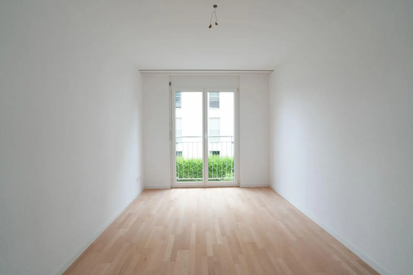Appartement lumineux et moderne de 5,5 pièces avec cheminée et grand balcon - Photo 10 sur 13