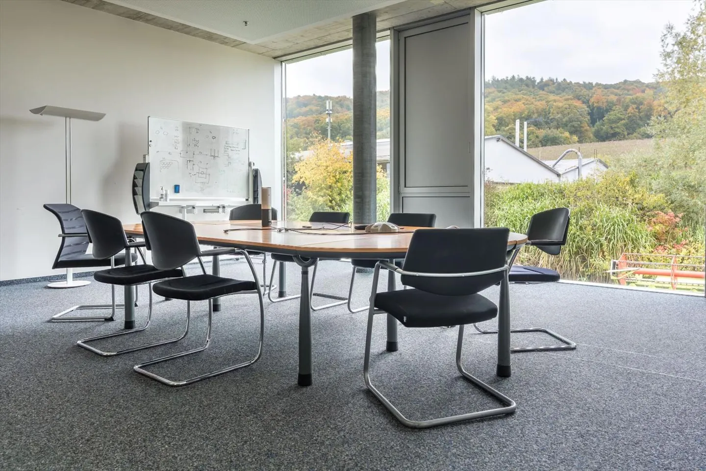 Attractive production and office spaces for rent - Available from April 2026 - Photo 9 of 13