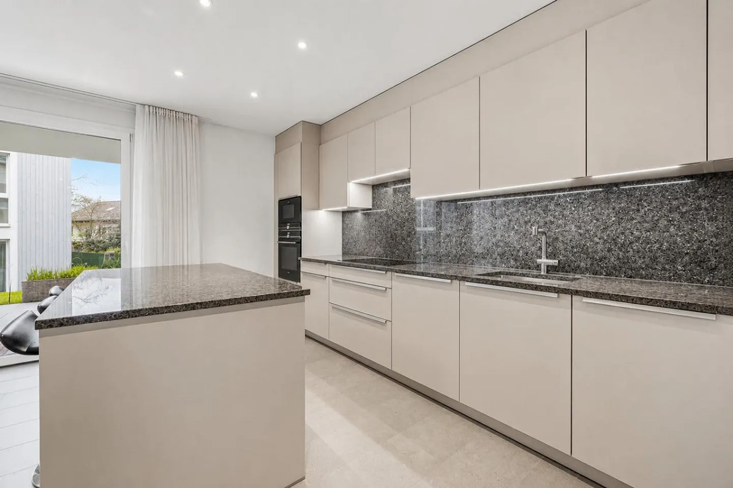 Appartement moderne avec jardin à Zwingen - Photo 3 sur 17