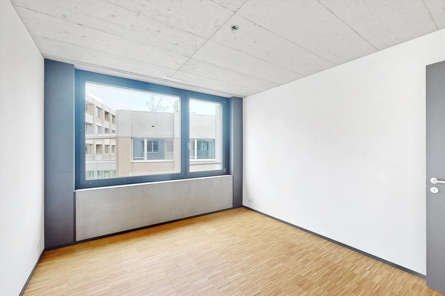 4QUARTER - In the middle. By the water. Completely with you. - Photo 7 of 9