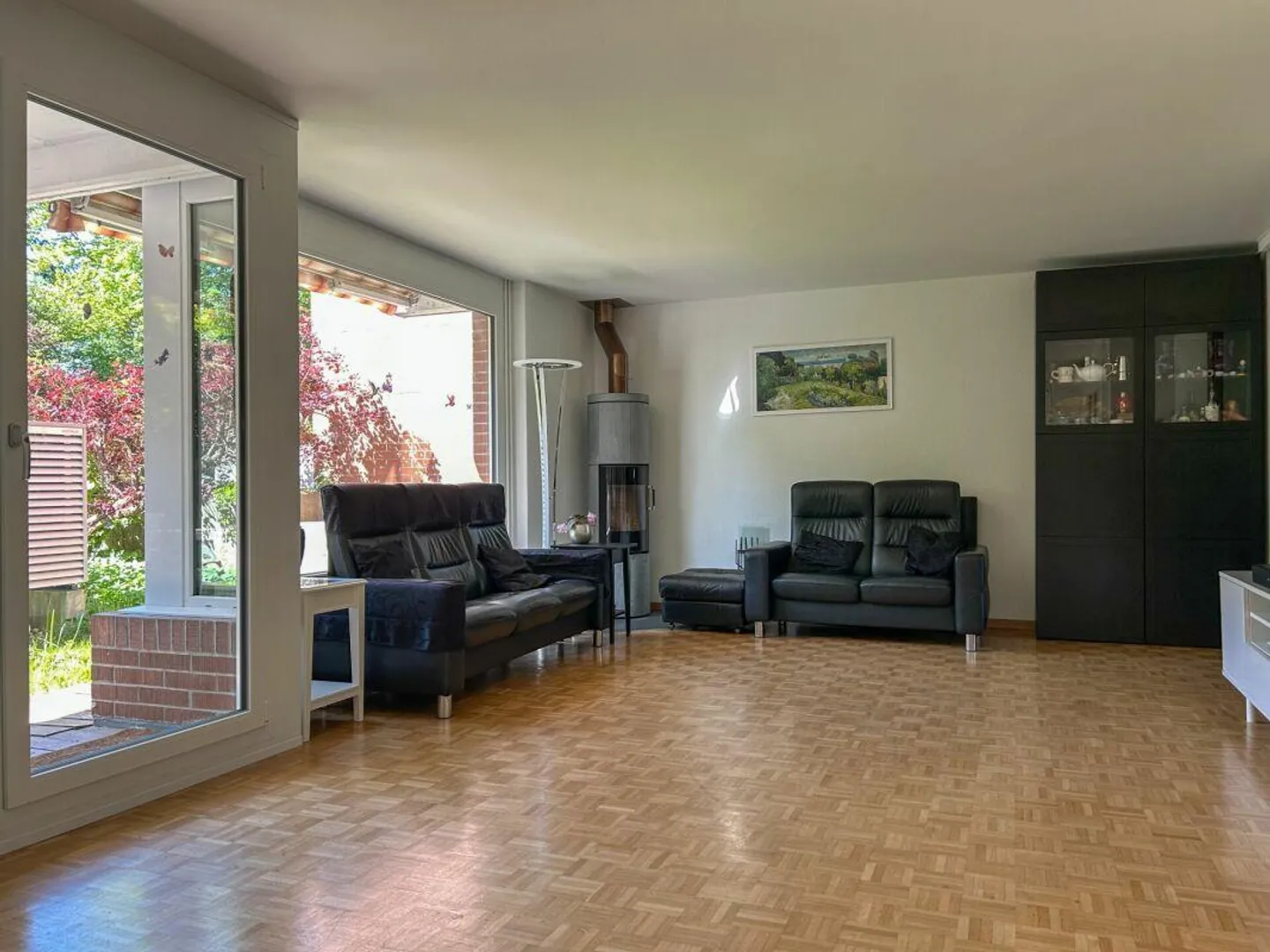 Family-friendly single-family home - Photo 2 of 14