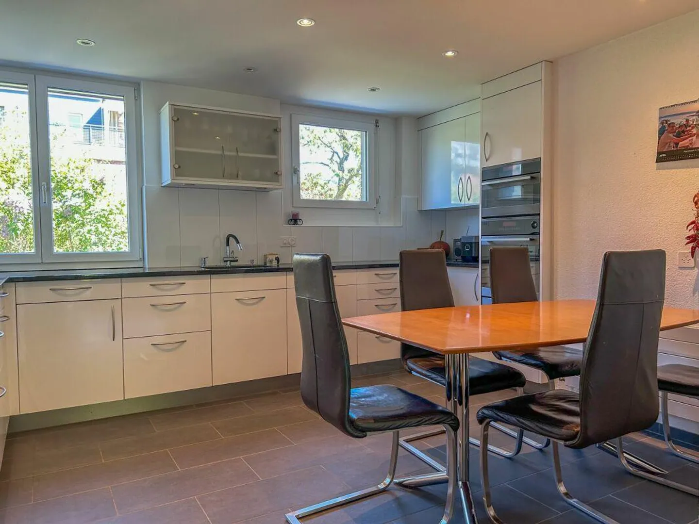 Family-friendly single-family home - Photo 3 of 14