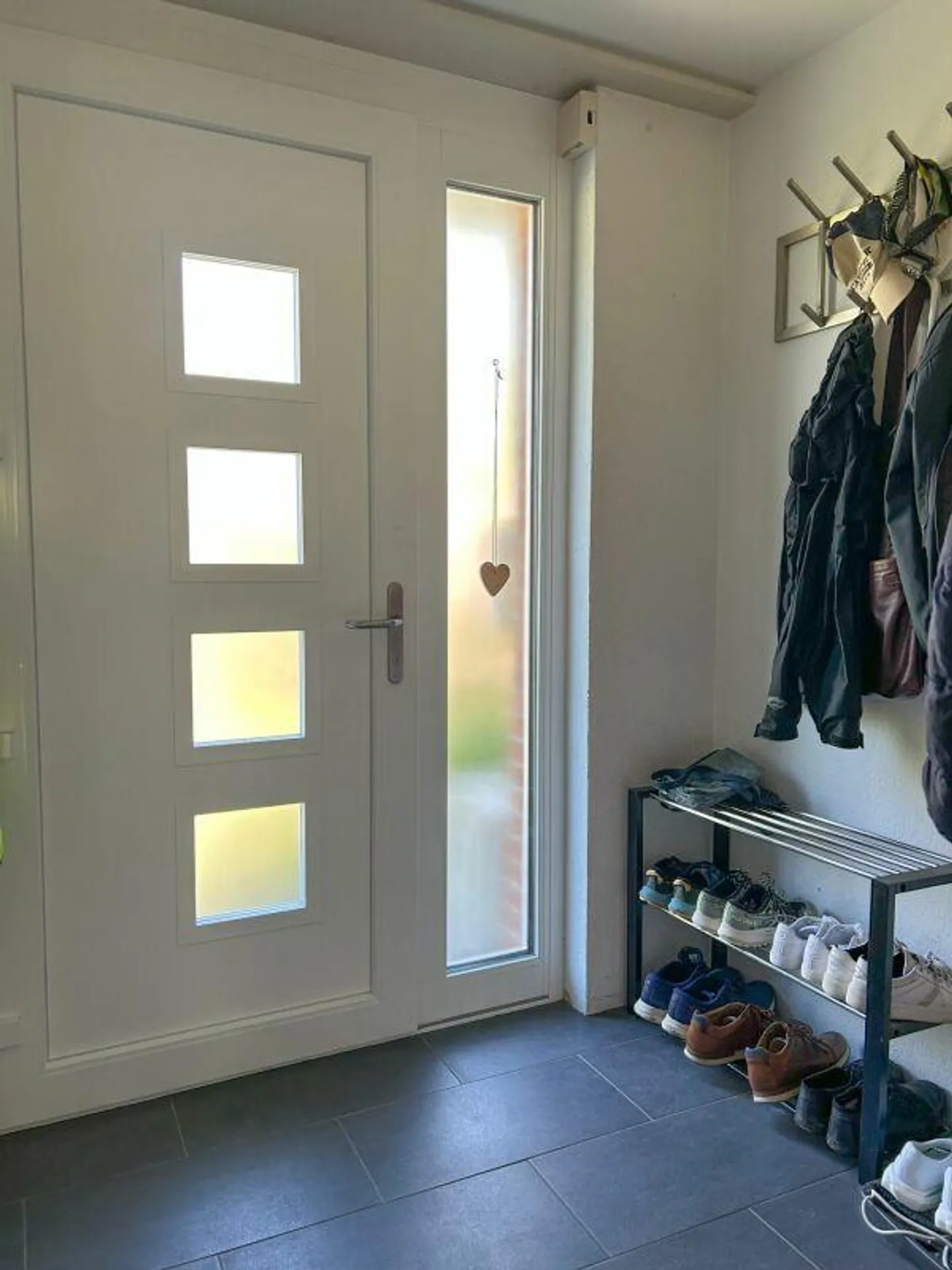 Family-friendly single-family home - Photo 7 of 14
