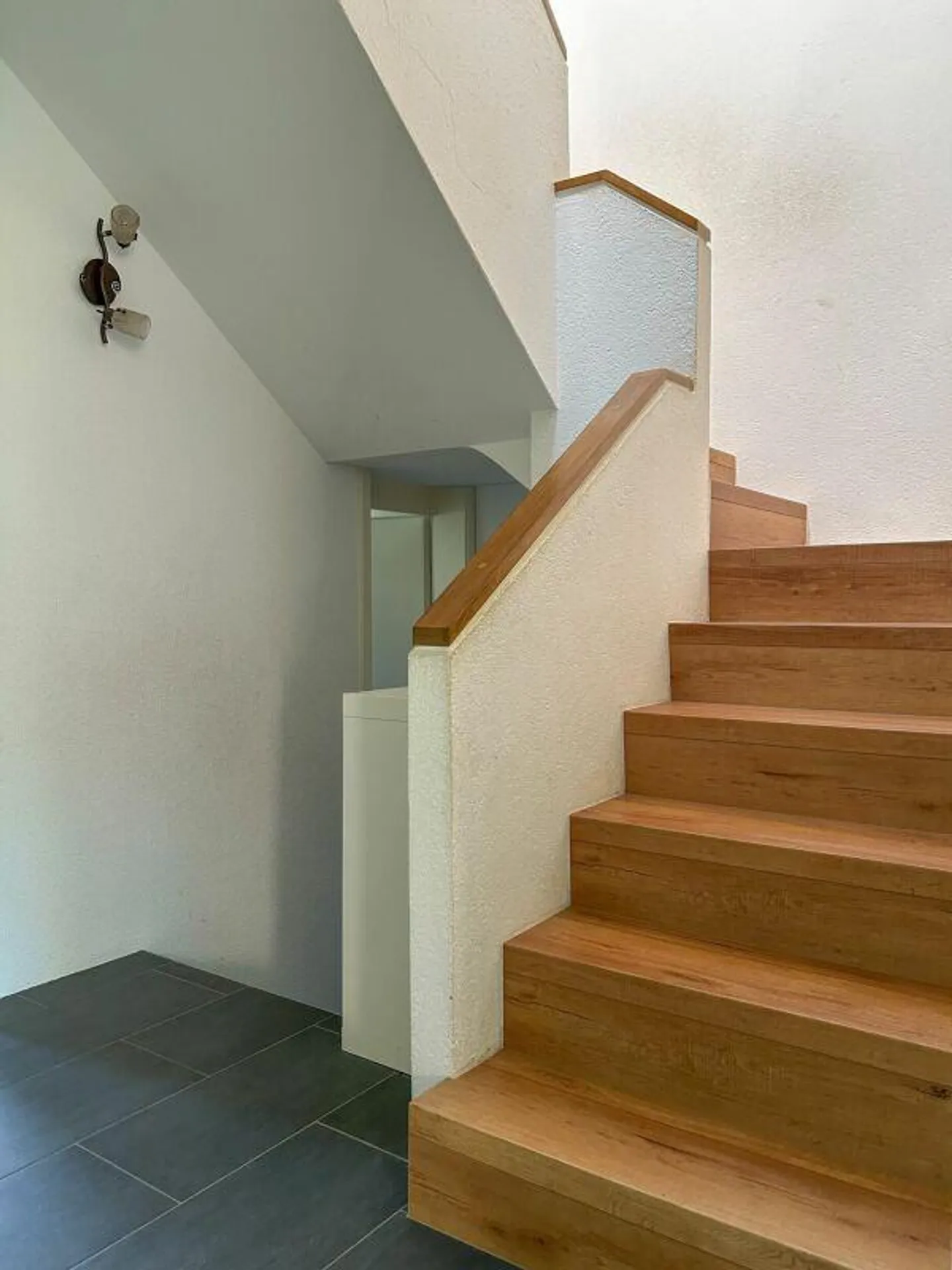 Family-friendly single-family home - Photo 8 of 14
