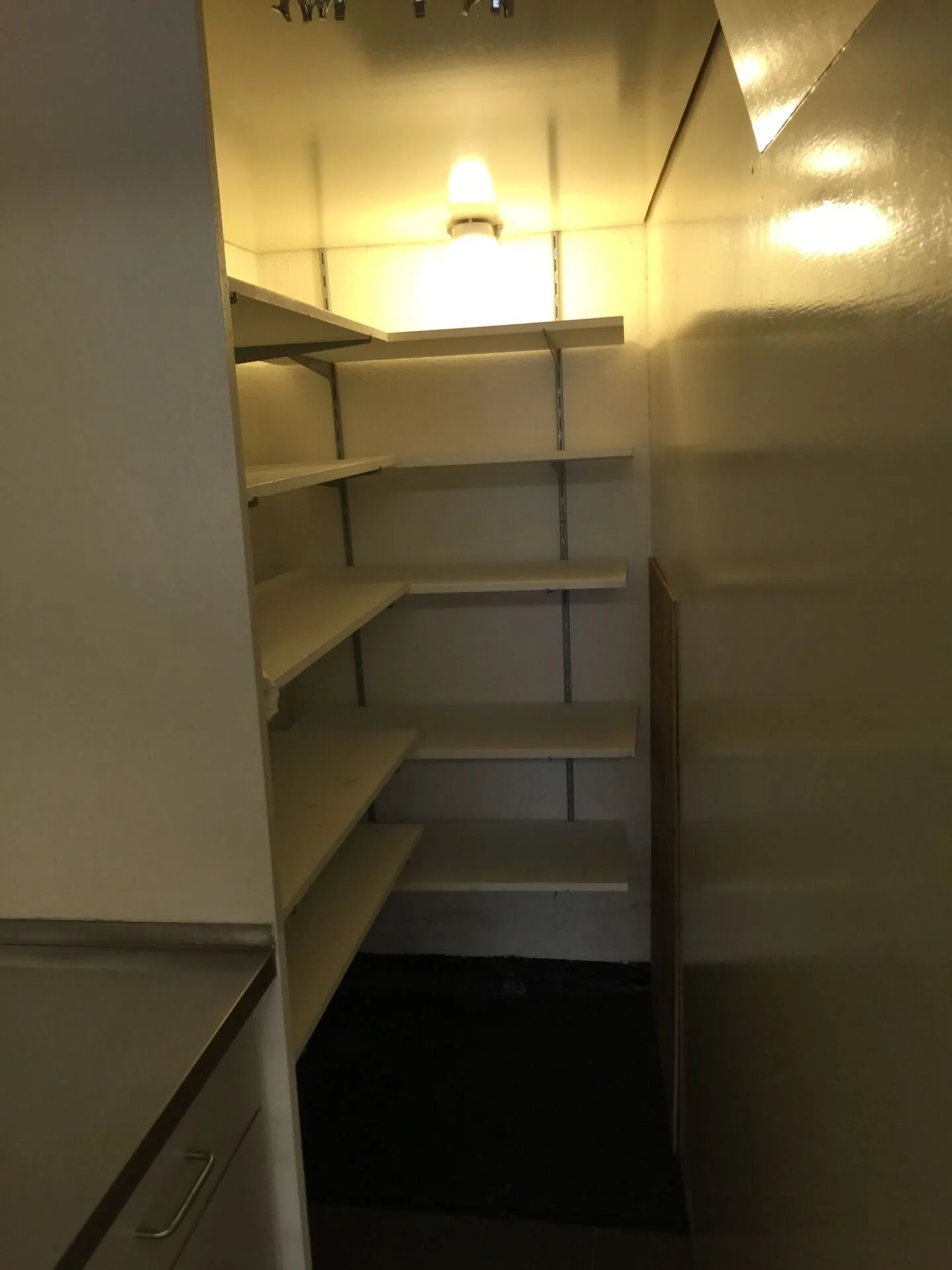 Cozy Studio/Office for Rent in the Matte! - Photo 6 of 6