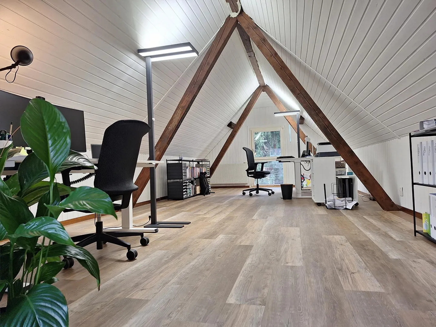 Attractive two-storey office space on Maihofstrasse - Photo 2 of 5