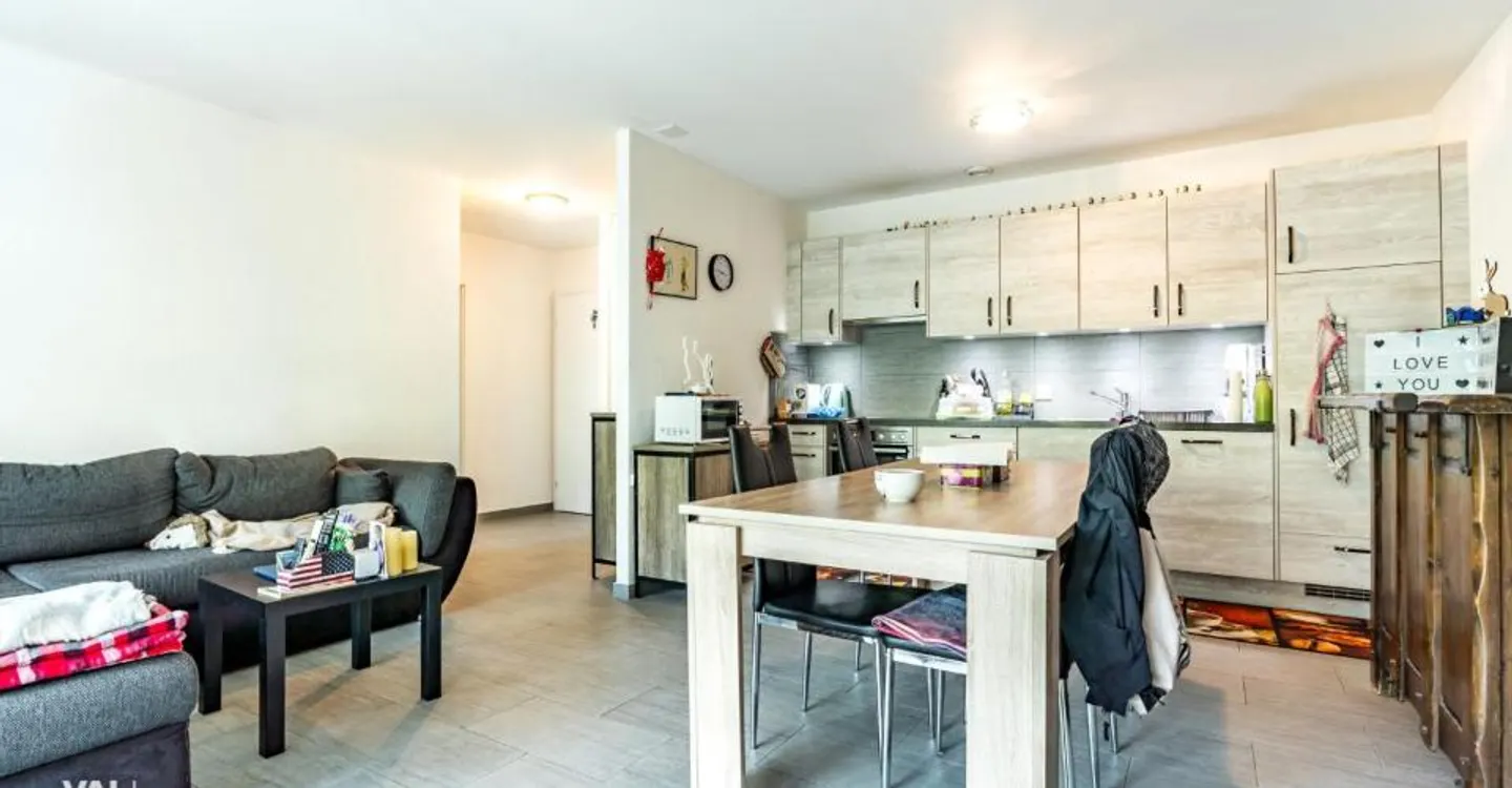 Superbe 2.5 pièces lumineux avec loggia : un investissement offrant un rendement immédiat - Photo 3 sur 11