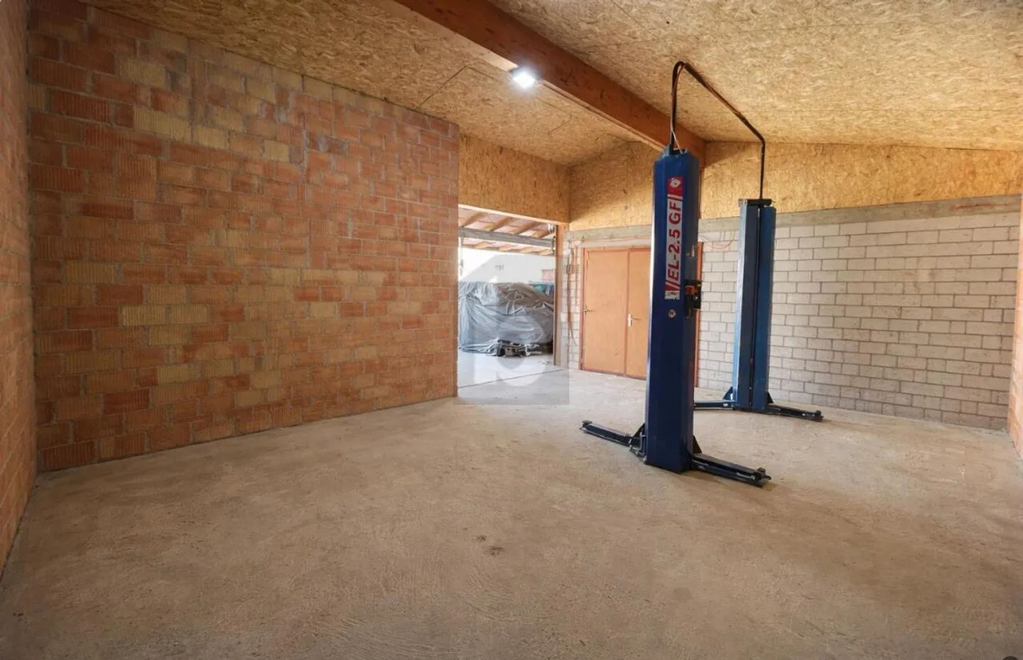 DREAM FOR EVERY CAR ENTHUSIAST AND TINKERER - Photo 2 of 5