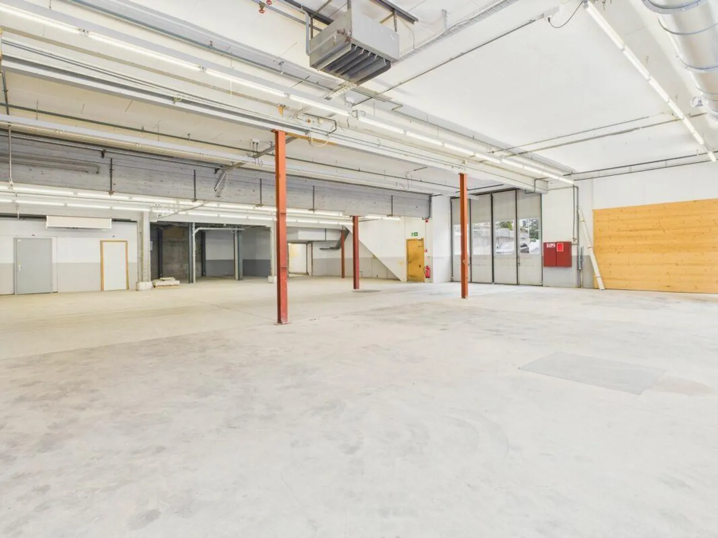 Attractive commercial space approx. 464 m2 - Photo 4 of 9