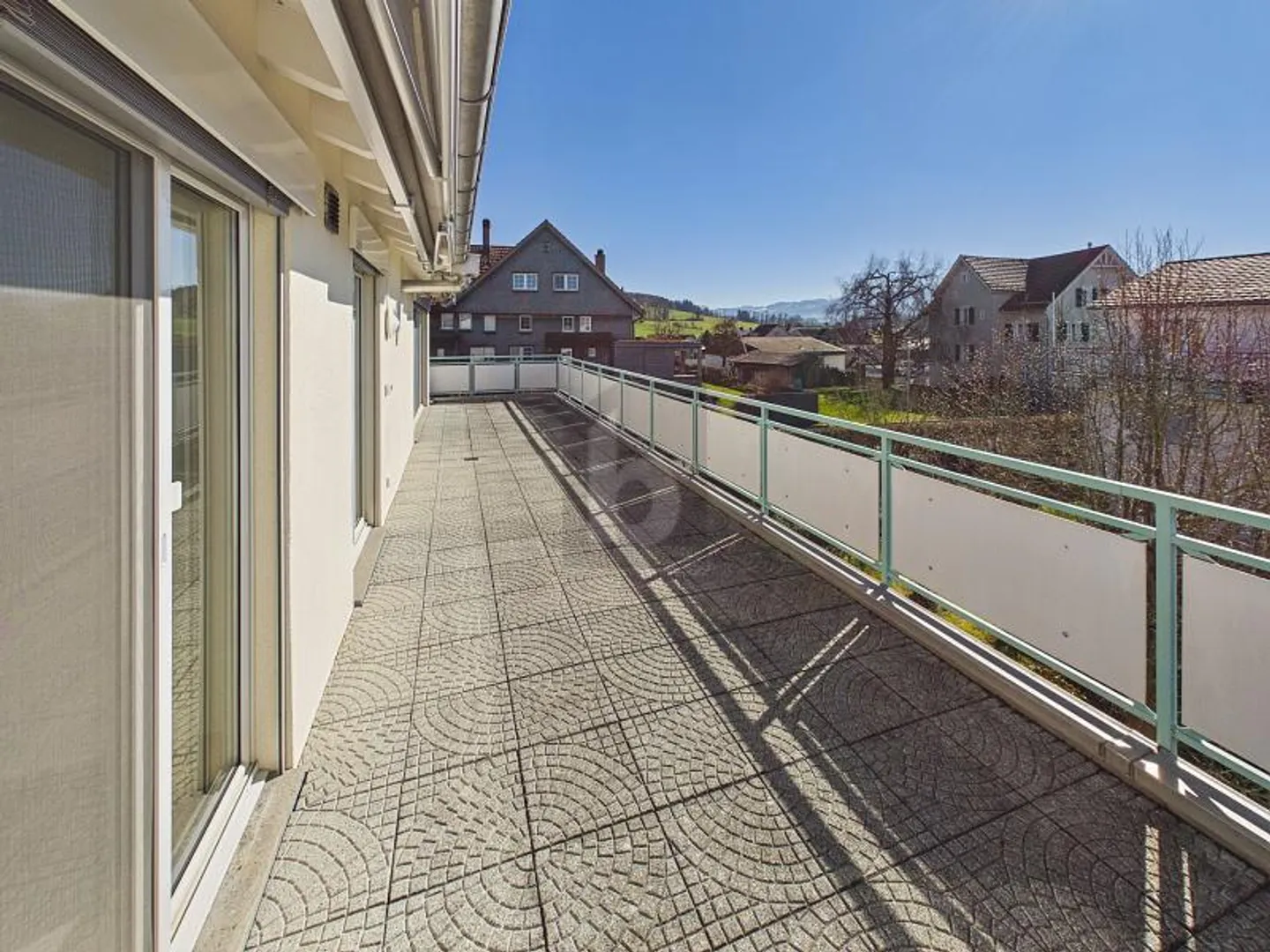 LIGHT-FLOODED & SPACIOUS IN A TOP LOCATION - Photo 2 of 6