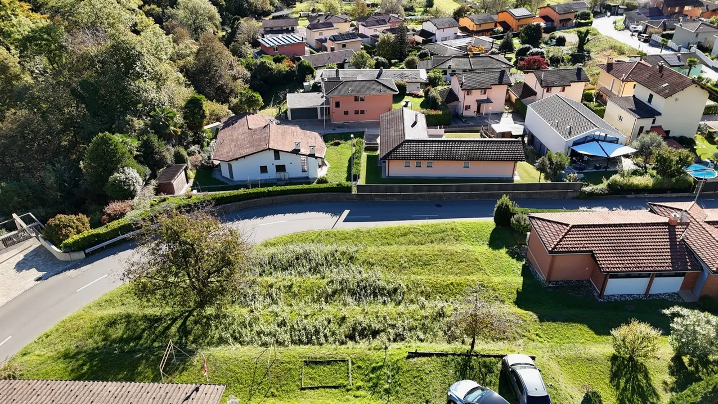 Building plot in a green area with great potential in Pura - Photo 5 of 5