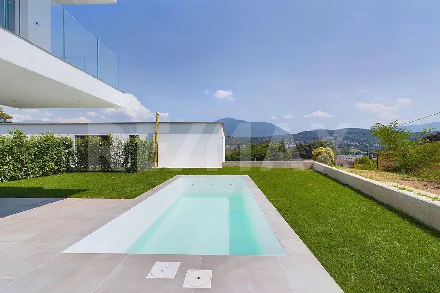 Elegance and Comfort - Newly Built Villa with Swimming Pool - Photo 6 of 13