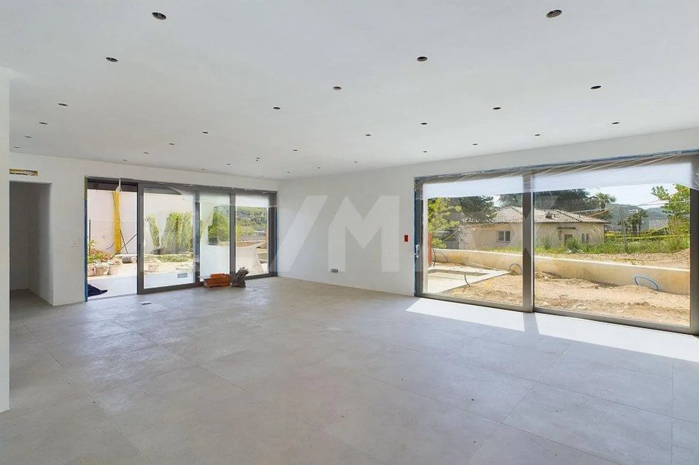 Elegance and Comfort - Newly Built Villa with Swimming Pool - Photo 8 of 13