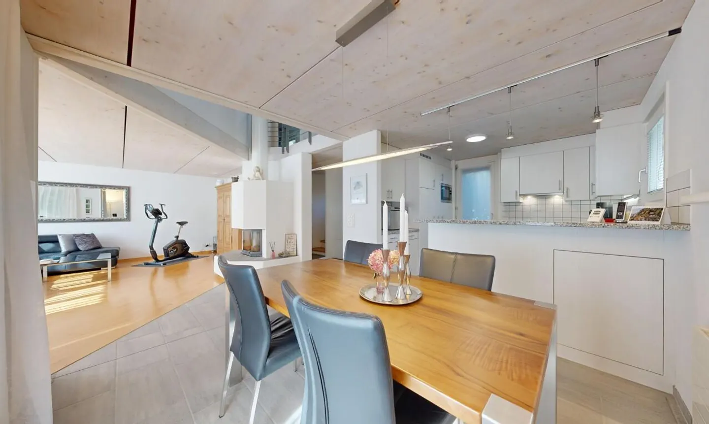Corner Townhouse with Garden, Fireplace and Generous Space - Photo 2 of 11