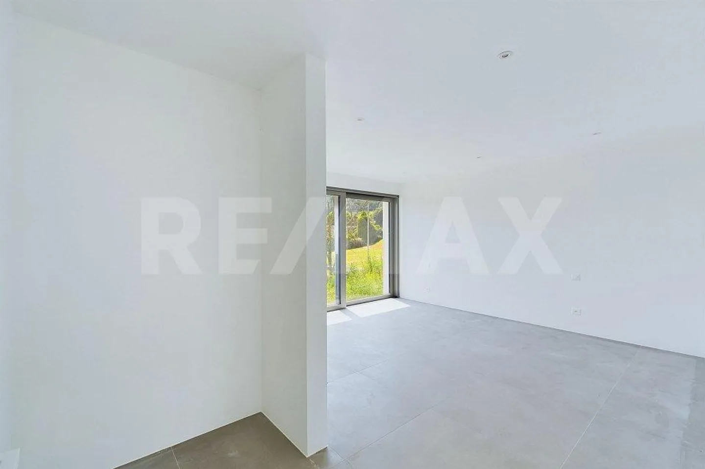 Elegance and Comfort - Newly Built Villa with Swimming Pool - Photo 12 of 13