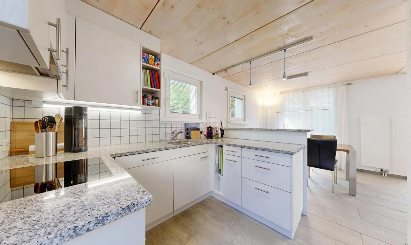 Corner Townhouse with Garden, Fireplace and Generous Space - Photo 3 of 11