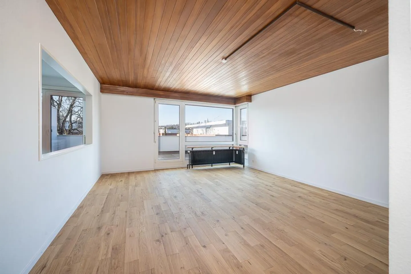 Renovated 4-room attic apartment with roof terrace for sun lovers! - Photo 5 of 12