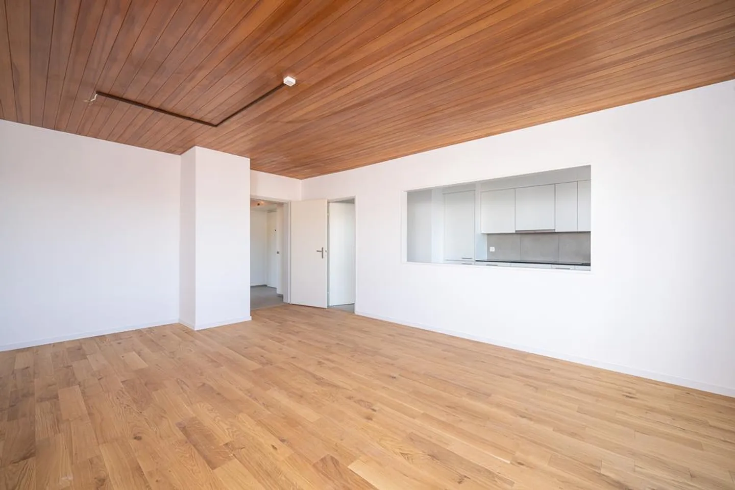 Renovated 4-room attic apartment with roof terrace for sun lovers! - Photo 6 of 12