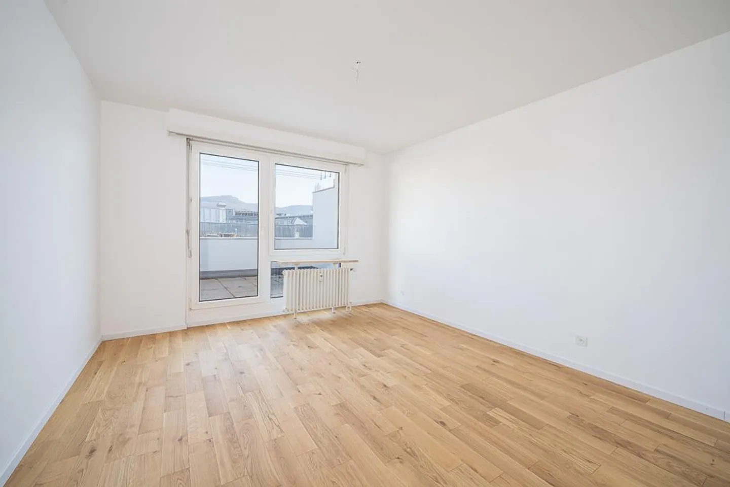 Renovated 4-room attic apartment with roof terrace for sun lovers! - Photo 8 of 12