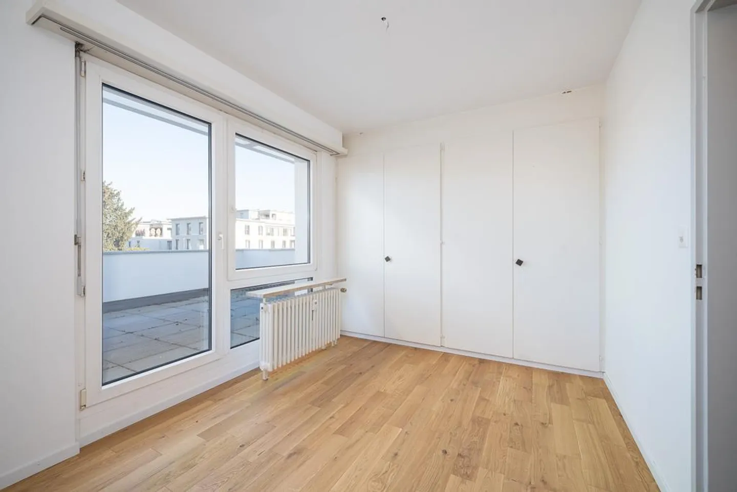 Renovated 4-room attic apartment with roof terrace for sun lovers! - Photo 9 of 12