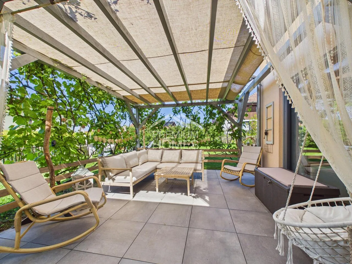 Moderne Familienvilla mit Garten - Foto 1 von 11
