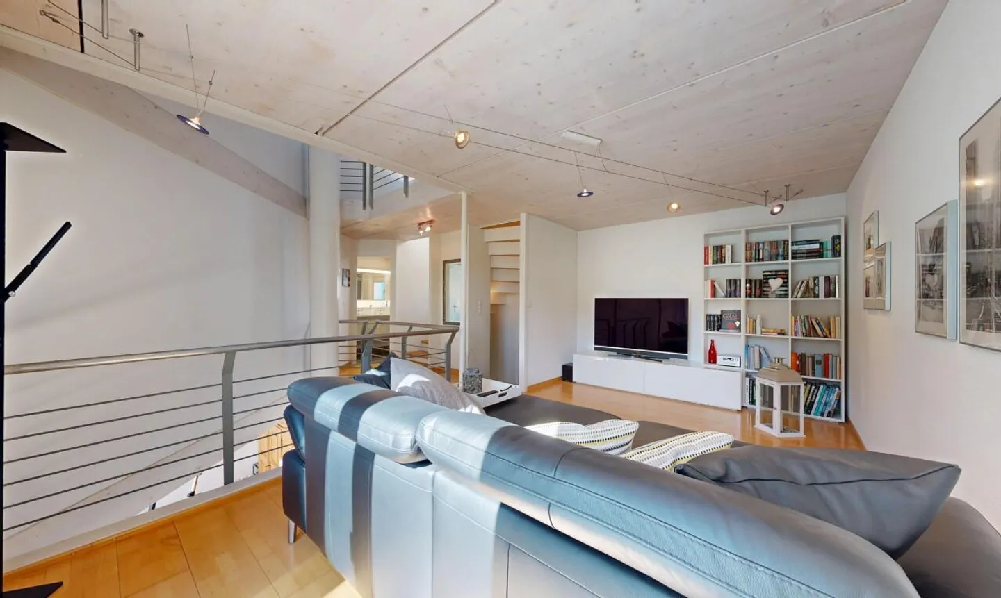Corner Townhouse with Garden, Fireplace and Generous Space - Photo 5 of 11